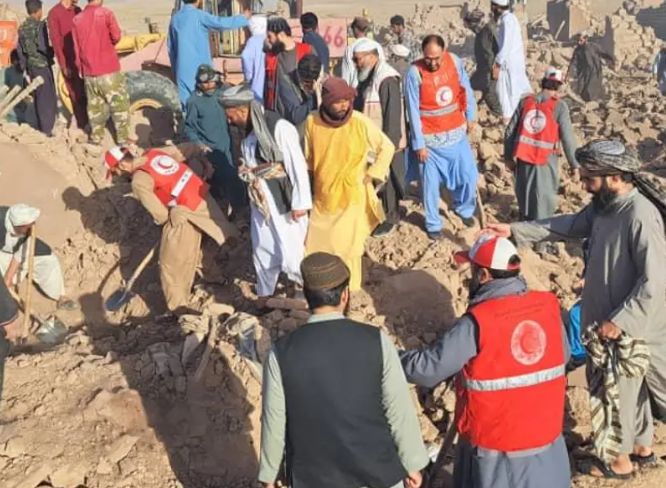 تعداد جان‌باختگان و مجروحان زمین‌لرزه غرب افغانستان از ۲۰۰۰ نفر فراتر رفت