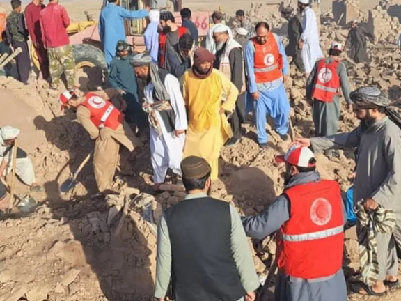 تعداد جانباختگان و مجروحان زمینلرزه غرب افغانستان از ۲۰۰۰ نفر فراتر رفت