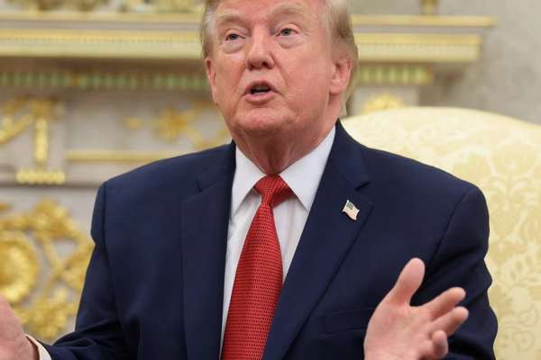 ترامب: أعتبر مضيق هرمز حاليًا “أرضًا أمريكية”