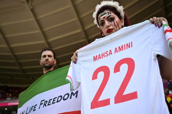 Why are Iranians turning away from their national football team?