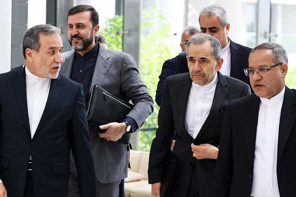 دبلوماسي فرنسي: مفاوضات جنيف الفرصة الأخيرة للنظام الإيراني قبل تفعيل "آلية الزناد"