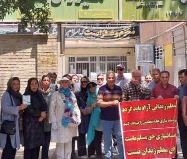 استمرار احتجاجات المتقاعدين الإيرانيين للأسبوع العاشر.. و"فصل نهائي" من الوظيفة لمعلم ناشط