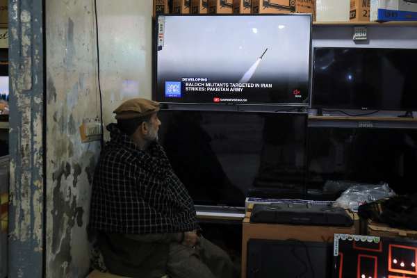 Iran, Pakistan Try To Downplay Tension After Cross-Border Attacks