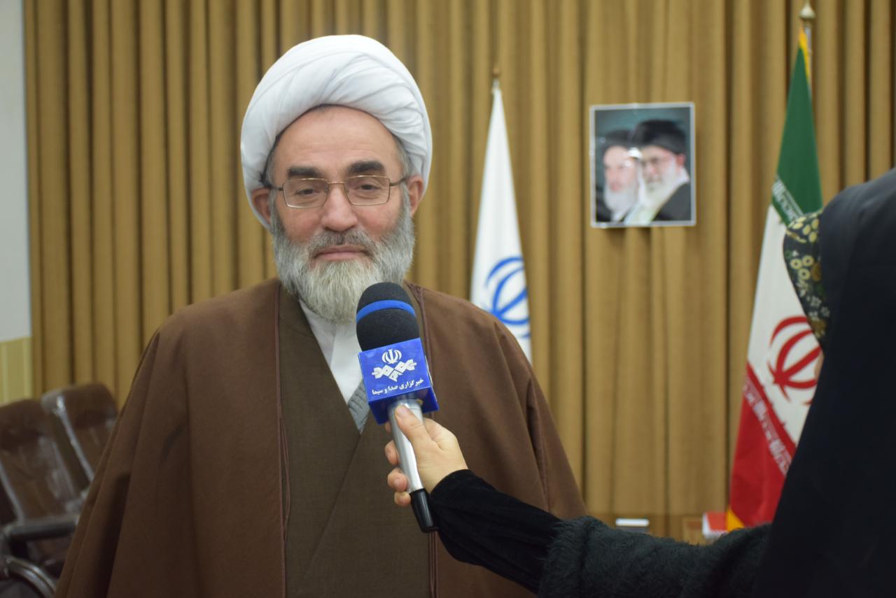 نماینده خامنه‌ای در گیلان: عده‌ای خودفروخته فکر نکنند در ماه رمضان همه چیز آزاد است