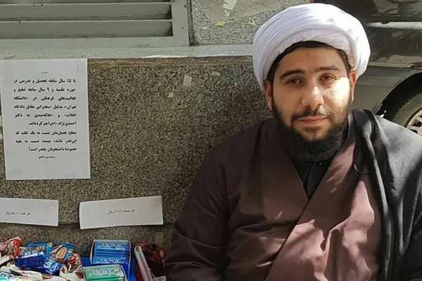 Cleric Critical Of Iranian Regime Taken To Evin Prison To Serve Time