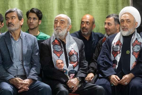 Who in Tehran is opposing a deal with Washington?