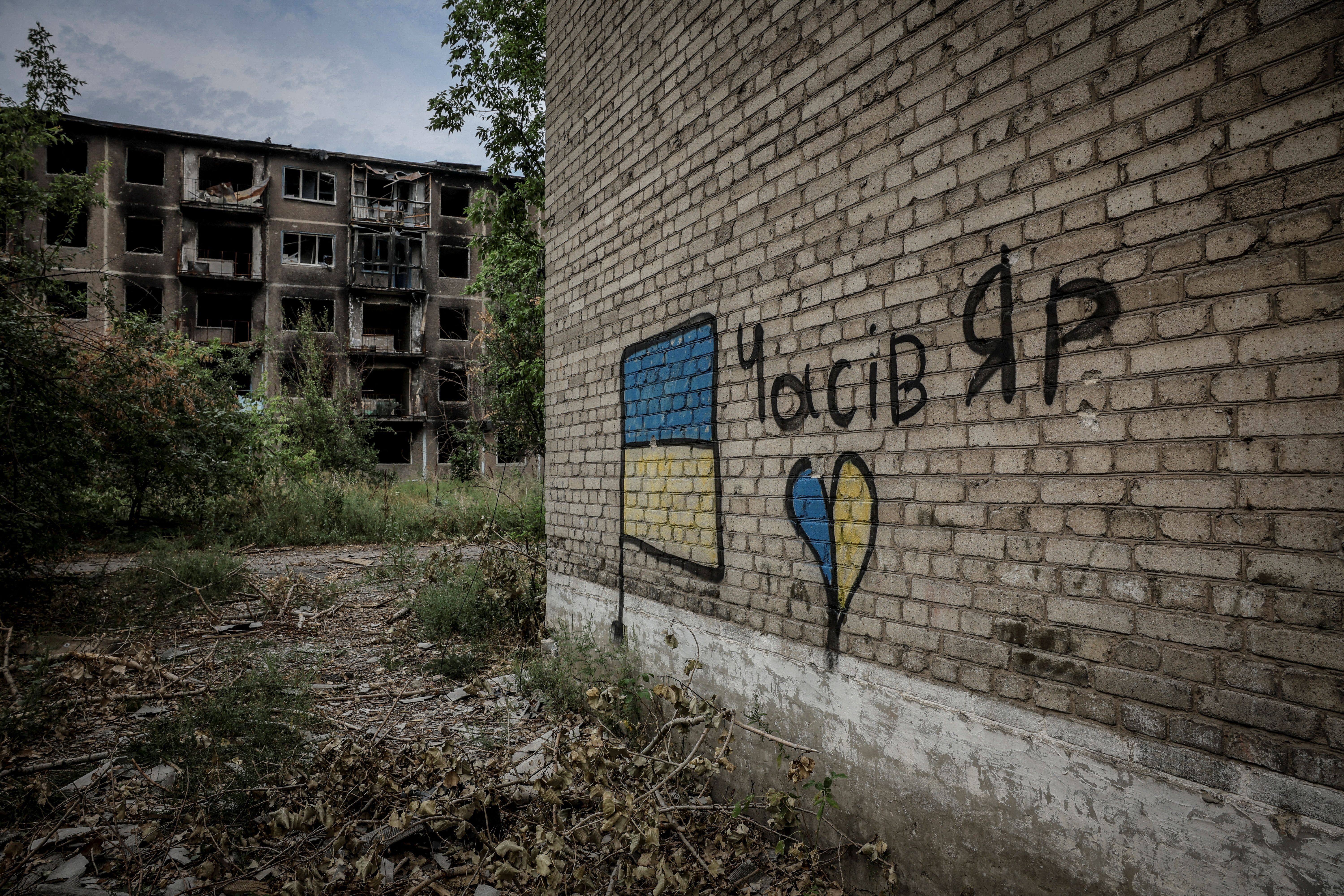 ویرانی‌های به جا مانده از حملات روسیه به شهر چاسیو یار در منطقه دونتسک اوکراین، ۱۲ شهریور