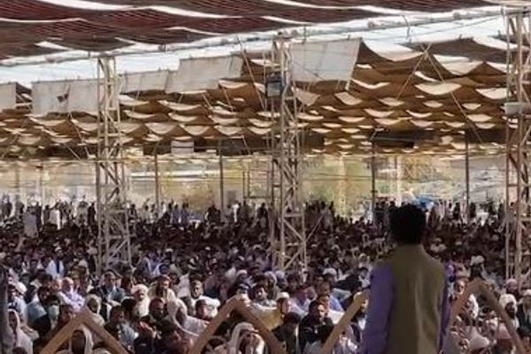 بعد لقائه بممثلي خامنئي.. مولوي عبد الحميد: لن نجري صفقات على دماء شهدائنا