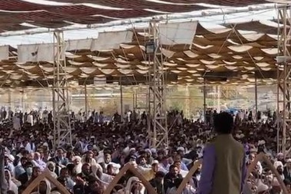 بعد لقائه بممثلي خامنئي.. مولوي عبد الحميد: لن نجري صفقات على دماء شهدائنا
