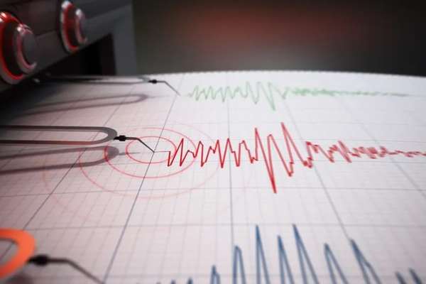 زلزال بقوة 4.7 درجة يضرب محافظتي يزد وكرمانشاه في إيران