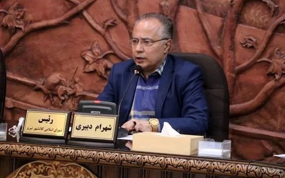 سال ۱۳۹۹، زمانی که دبیری عضو شورای شهر تبریز بود، به اتهام فساد مالی بازداشت شد