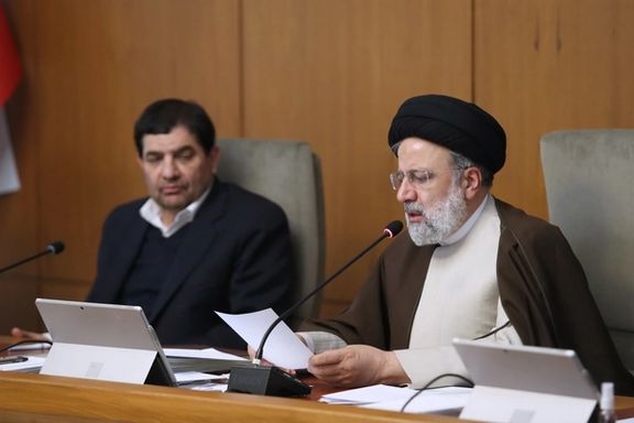 Iranian President Ebrahim Raisi (right)