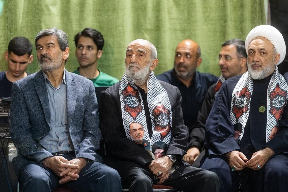 حسین شریعتمداری: جمهوری اسلامی باید مردم بحرین را از دست حکومت این کشور نجات دهد