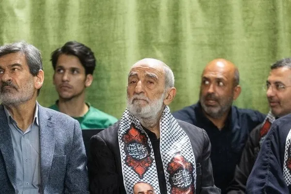 حسین شریعتمداری: جمهوری اسلامی باید مردم بحرین را از دست حکومت این کشور نجات دهد