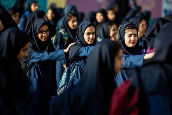دراسة حديثة: المنظومة التعليمية في إيران تمتلئ بـ"العنف الرمزي" وترسخ الطبقية