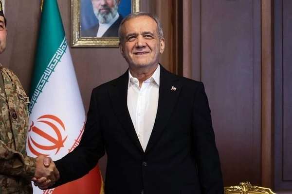 بزشكيان: الحكومة لا تتخذ أي إجراء في القضايا الكبرى دون إذن مجتبى خامنئي