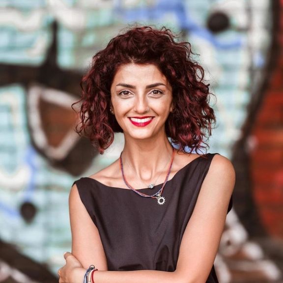 Photographer and blogger Elaheh Askari