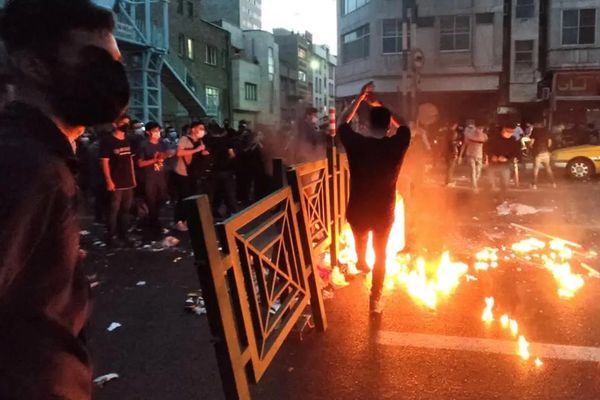 سایت خبری رویداد ۲۴: نسل زد به دنبال مهاجرت است نه موشک