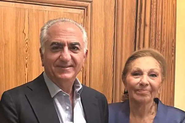 شاهزاده رضا پهلوی: مادرم هرگز ایمان خود را به آزادی ایران از دست نداده است