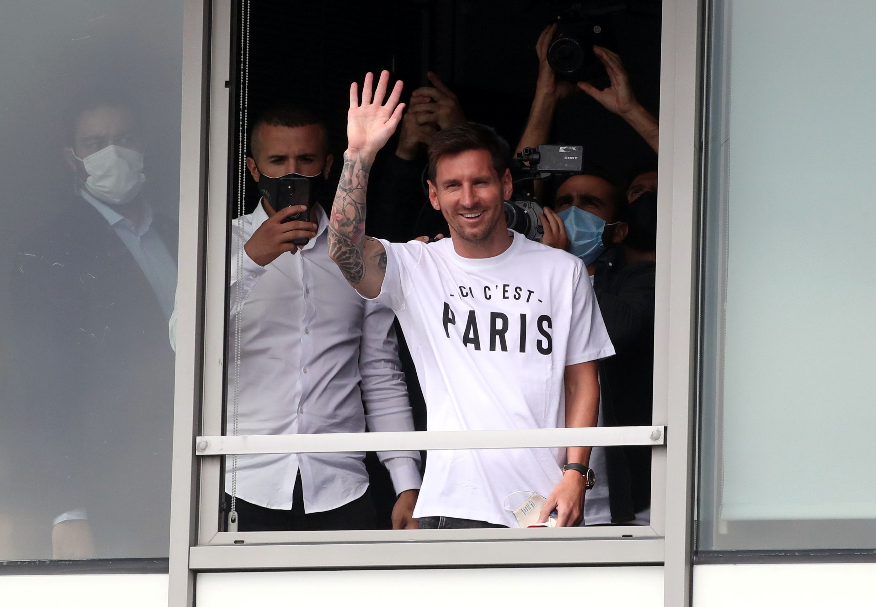 Lionel Messi in Paris; Argentine star ready to sign contract | Iran ...
