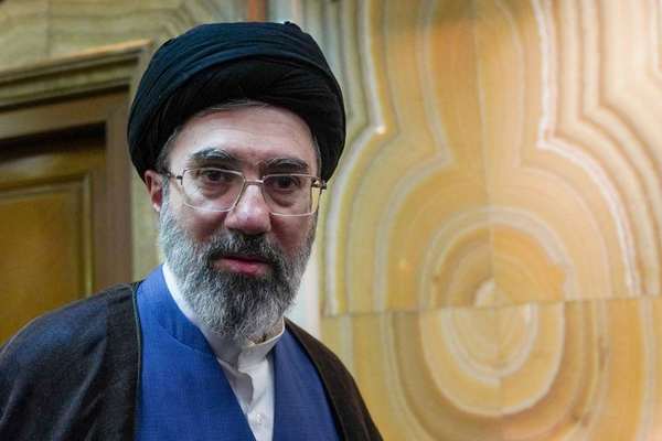رویترز: جراحات شدید صورت و پای مجتبی خامنهای در اثر حمله هوایی، در حال بهبود است