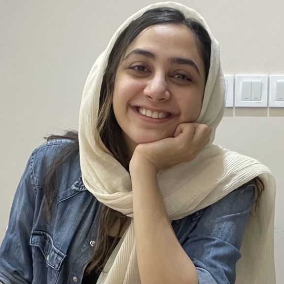 صهبا محمدی، شهروند ۲۵ ساله بهائی از سوی ماموران اداره اطلاعات بیرجند بازداشت شد