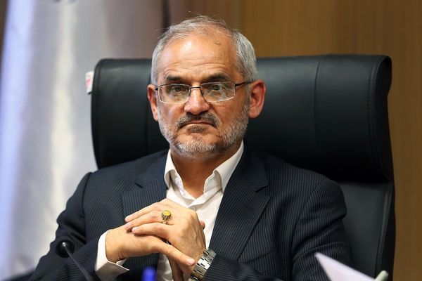 رئيس مكتب الرئيس الإيراني: أزمات البلاد "منحة إلهية" وليست "عقابًا"