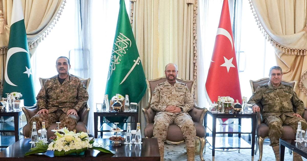 Pakistan Pursues Peace with Iran While Supporting Saudis Against Tehran’s Militias Pakistan Pursues Peace with Iran While Supporting Saudis Against Tehran’s Militias