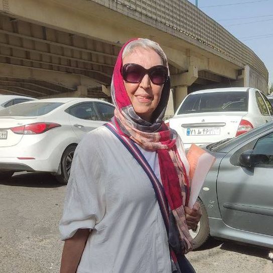 وکیل نسرین جوادی، زندانی سیاسی: فرزند نسرین جوادی در کماست اما به او مرخصی نمیدهند