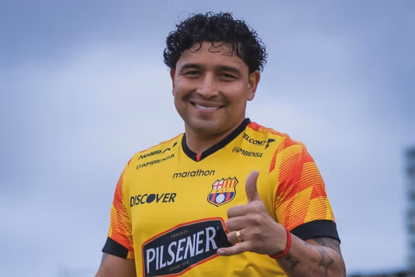 قتل ماریو پینیدا، بازیکن تیم فوتبال بارسلونا اسسی و همسرش مقابل یک قصابی در اکوادور