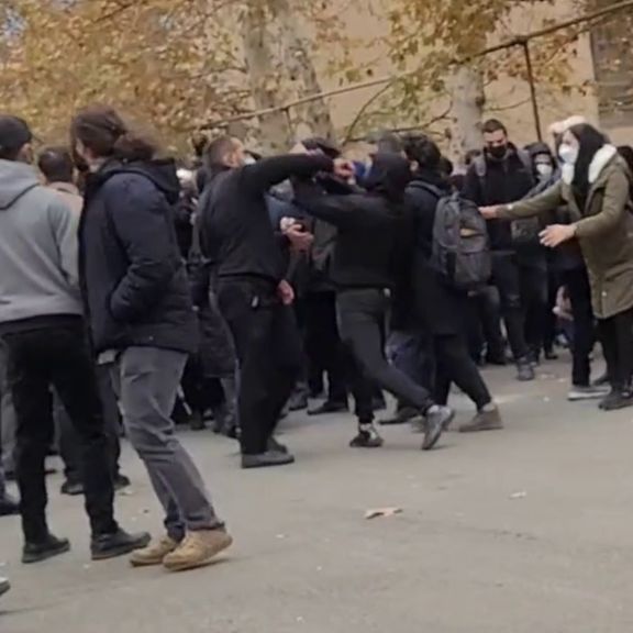 تحصن و تجمع روز دانشجو در دانشگاههای ایران؛ حمله ماموران با گلولههای ساچمهای و پینتبال