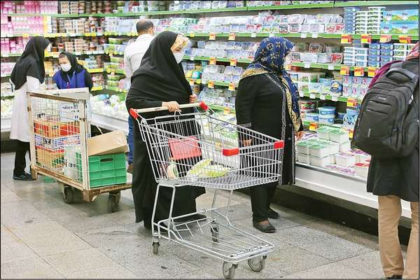 انخفاض القوة الشرائية في إيران.. و70% من العمال يعملون في "وظيفتين"