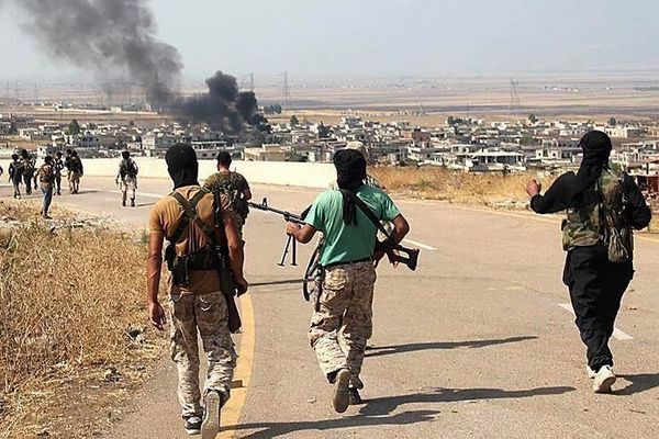 قوات أجنبية موالية لإيران في سوريا تنسحب باتجاه العراق