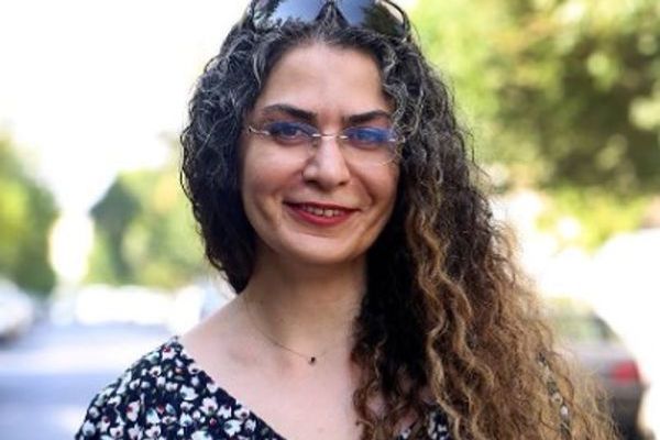 بعد 13 يوما من إضرابها عن الطعام.. نقل ناشطة إيرانية مسجونة إلى المستشفى
