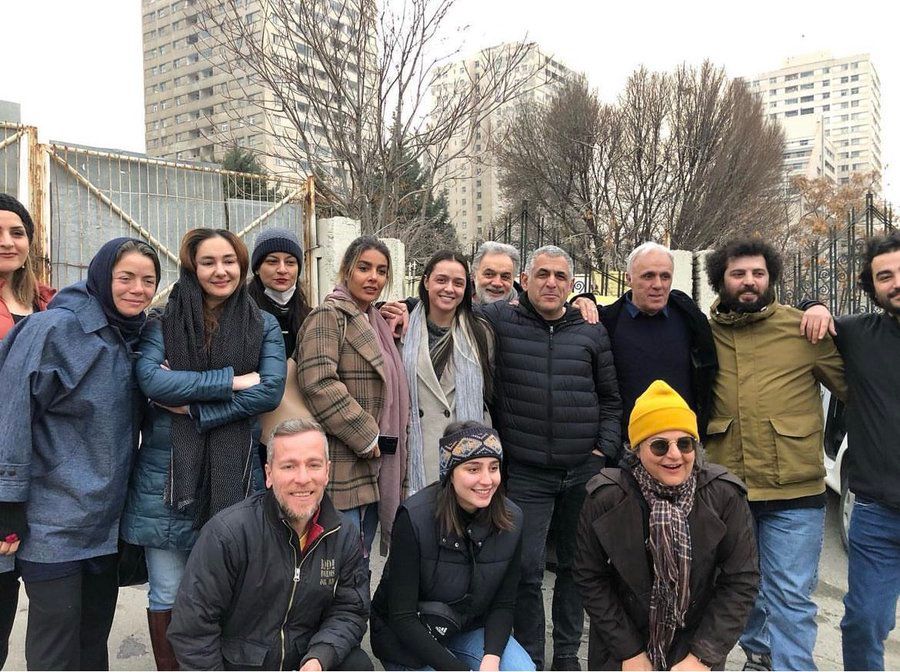 بعد إطلاق سراحها بكفالة مليار تومان.. الممثلة الإيرانية ترانه عليدوستي تخلع الحجاب مجددا