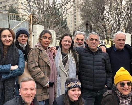 ترانه علیدوستی پس از آزادی بار دیگر حجاب اجباری خود را برداشت