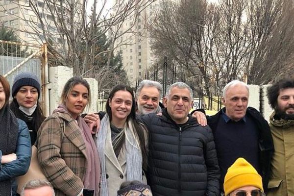بعد إطلاق سراحها بكفالة مليار تومان.. الممثلة الإيرانية ترانه عليدوستي تخلع الحجاب مجددا