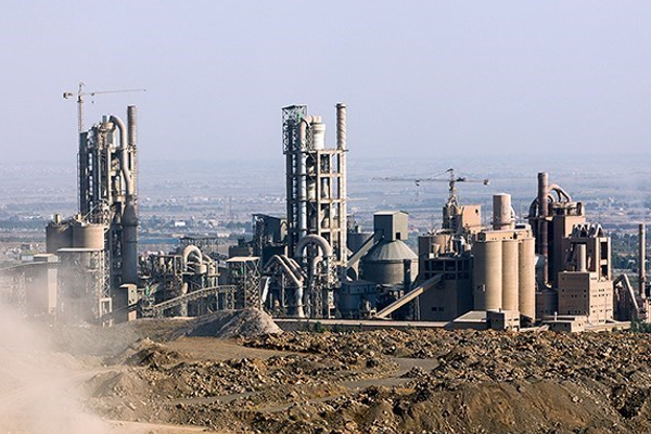 بسبب انقطاع الكهرباء.. توقف مصانع الإسمنت بإيران يسبب أزمة ويضغط على سوقي الإسكان والبورصة