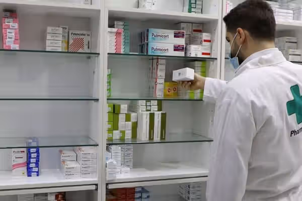 کارشناسان حوزه دارو: ادامه مشکلات ارزی و مالی، کمبودهای دارویی را تشدید میکند