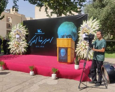 وداع هنرمندان با پیکر احمدرضا احمدی