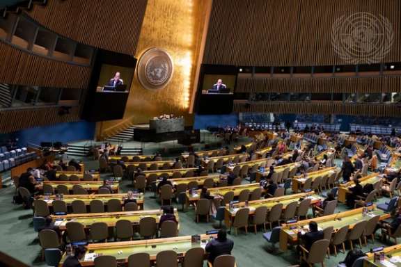 A view of the 34th plenary meeting of the General Assembly
