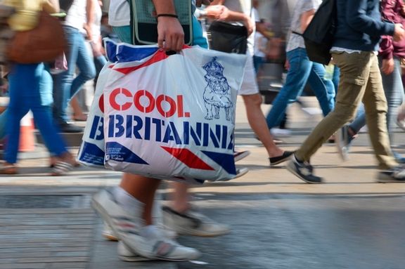 انگلستان برای کاهش مصرف پلاستیک، قیمت کیسههای پلاستیکی را دو برابر میکند