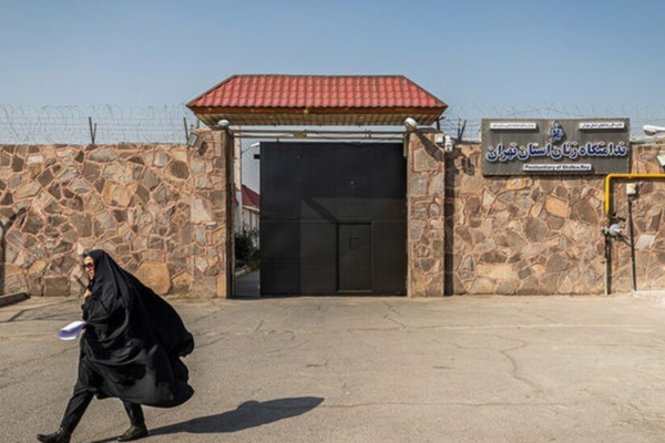 تجمع احتجاجي لسجينات سياسيات في ذكرى مقتل مهسا أميني