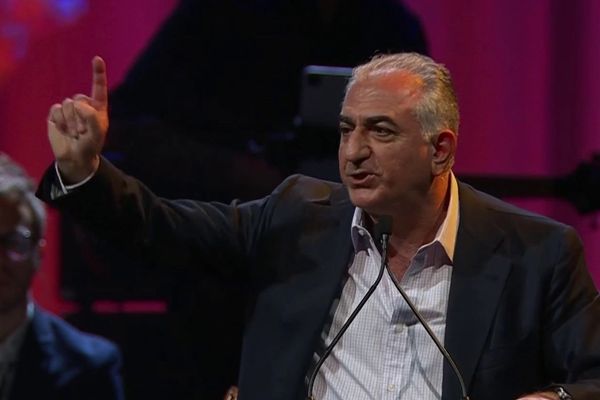 ولي عهد إيران السابق: نأمل أن يكون هذا آخر نوروز في المنفى والاحتفال بالحرية داخل الوطن