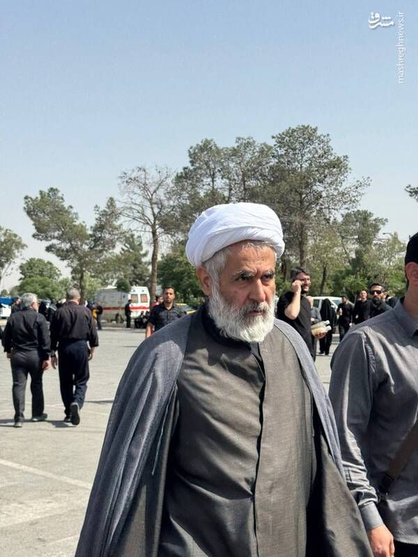 رئیس پیشین سازمان اطلاعات سپاه: مردم درباره مشکلات اقتصادی صبوری کنند