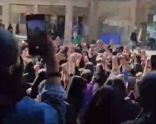 تجمع دانشجویان دانشگاههای مختلف در پنجمین هفته؛ «تهران شده بازداشتگاه، اوین شده کشتارگاه»