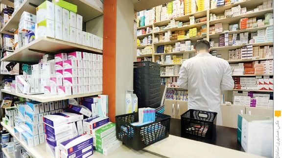 أزمة الدواء في إيران.. شح في الصيدليات ووفرة بالسوق السوداء