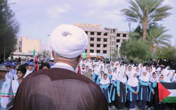 روزنامه کیهان: دانشآموز طوری تربیت شود که برای نظام، مرز ایران و سوریه را نشناسد