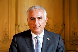 شاهزاده رضا پهلوی: دستگاههای مسئول تبلیغات دروغین رژیم و قطع ارتباطات، اهداف مشروع هستند