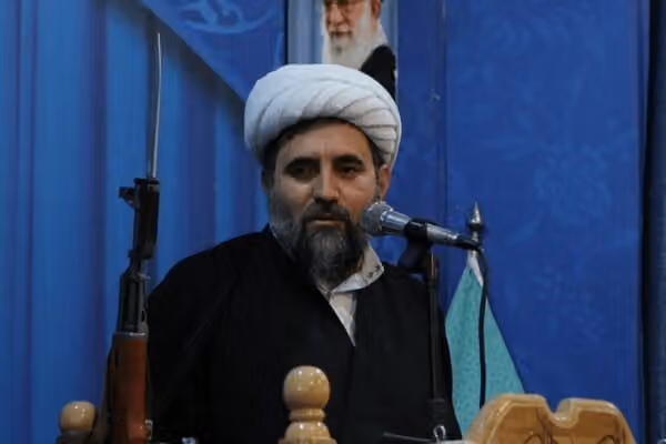امام جمعه موقت اصفهان: پیام رهبری درباره حفظ انسجام اجتماعی به معنای کنار گذاشتن حجاب نیست